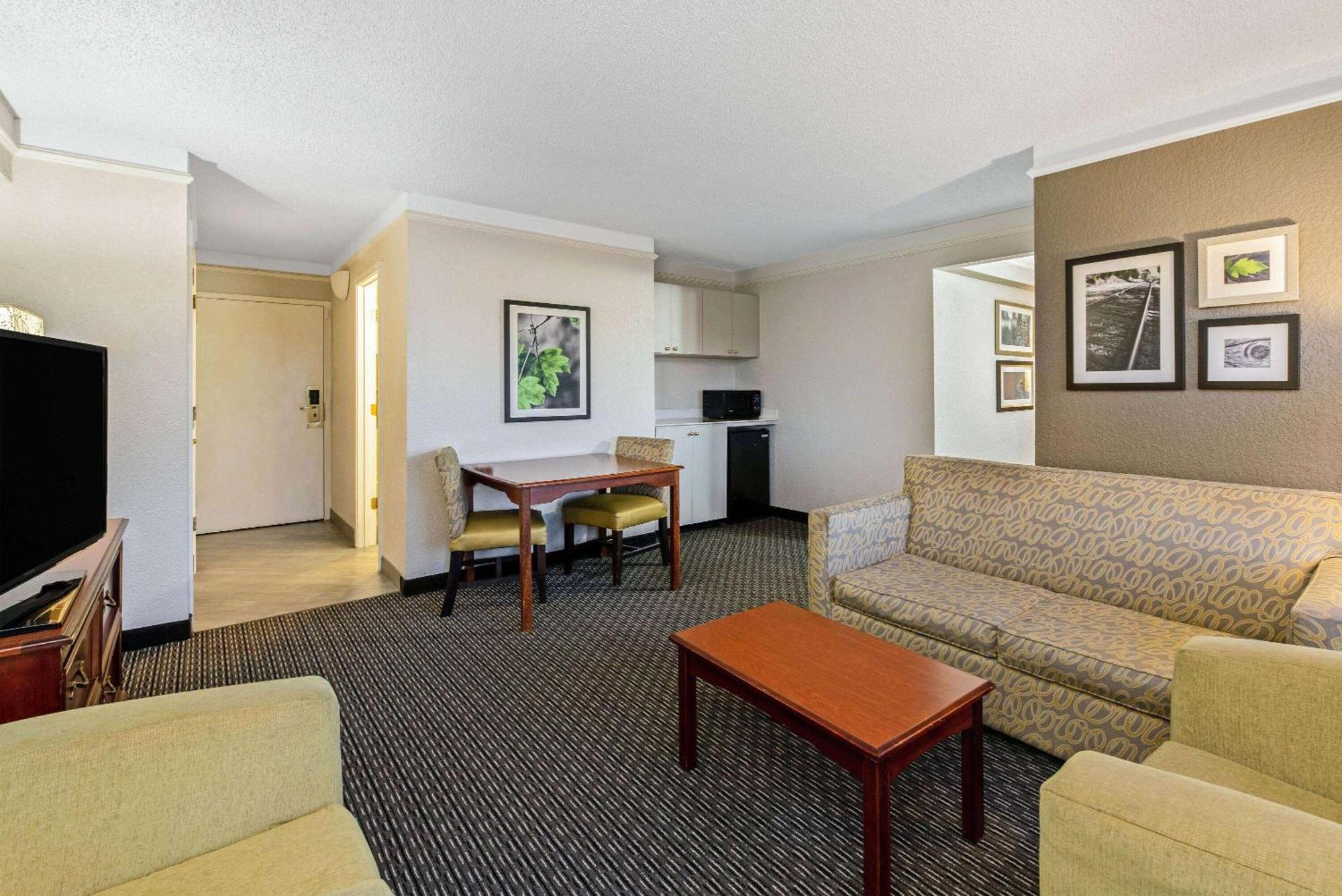 Hotel La Quinta By Wyndham New Orleans Airport Kenner Exterior foto